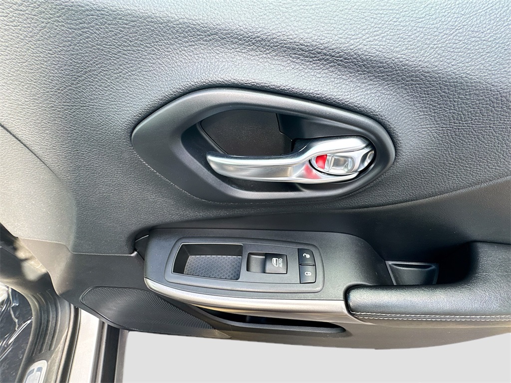 2019 Jeep Cherokee Limited photo 29