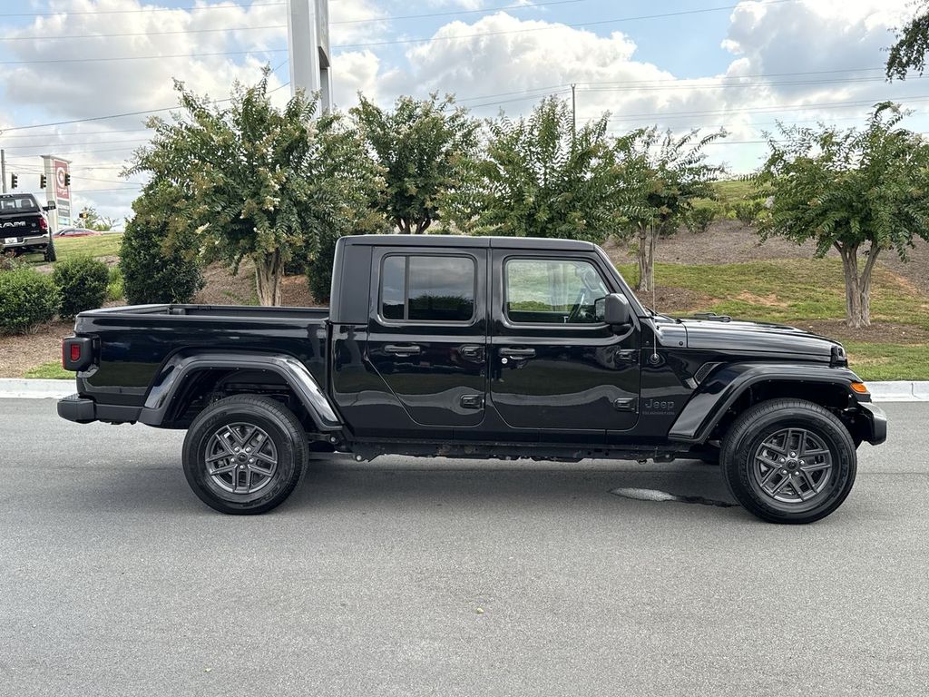 2022 Jeep Gladiator Sport photo 5