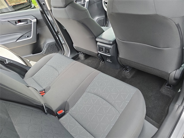 2024 Toyota RAV4 XLE photo 11
