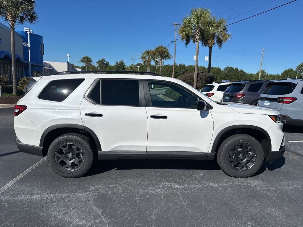 2025 Honda Pilot TrailSport photo 2