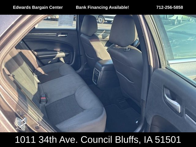 2020 Chrysler 300 Touring photo 8