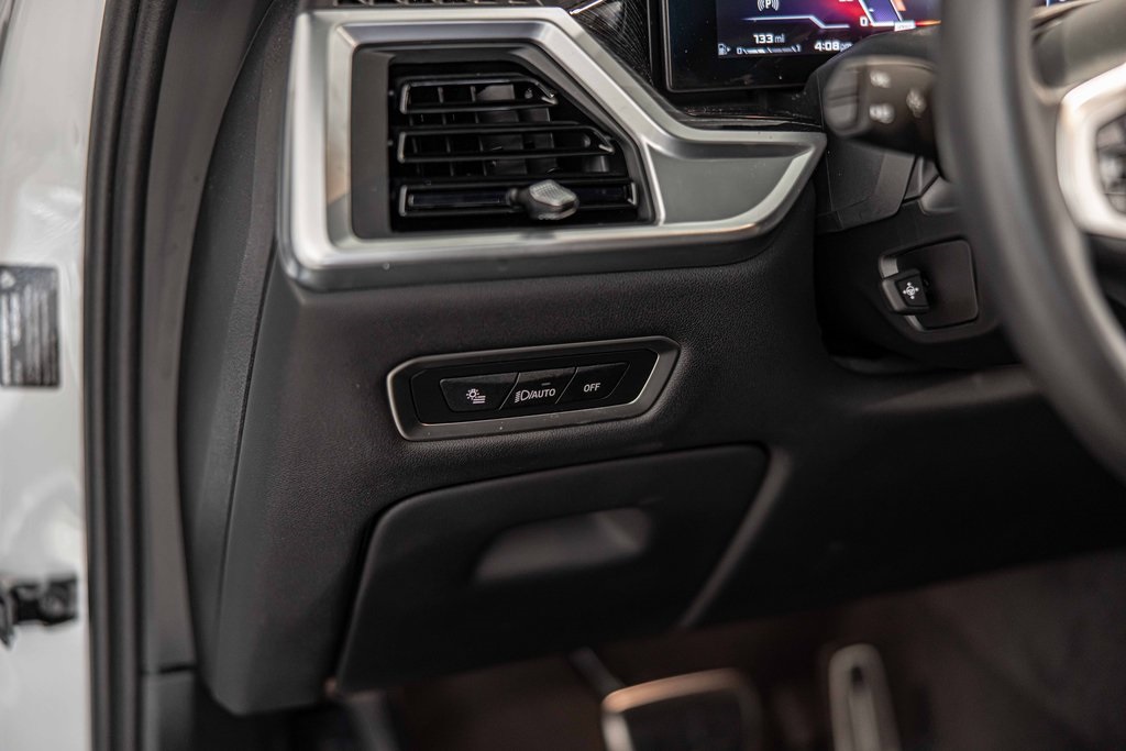 2025 BMW X7 - Image 23