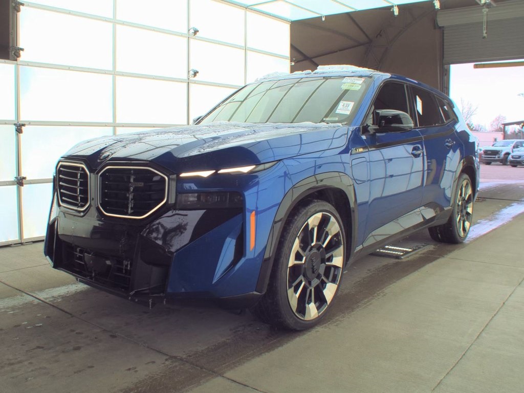 2023 BMW XM Base's photo