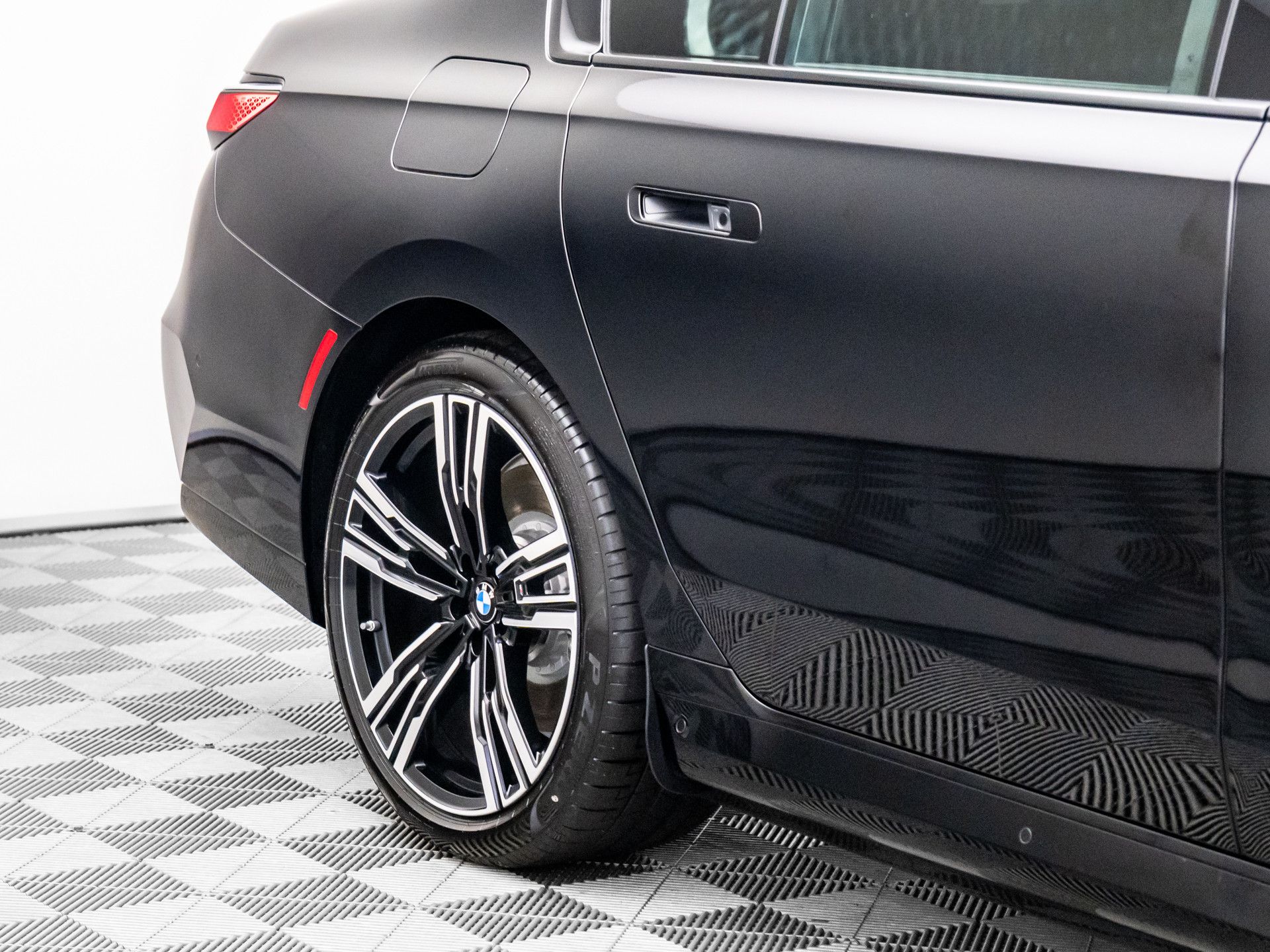 New 2025 Black Sapphire Metallic BMW xDrive60 image 29