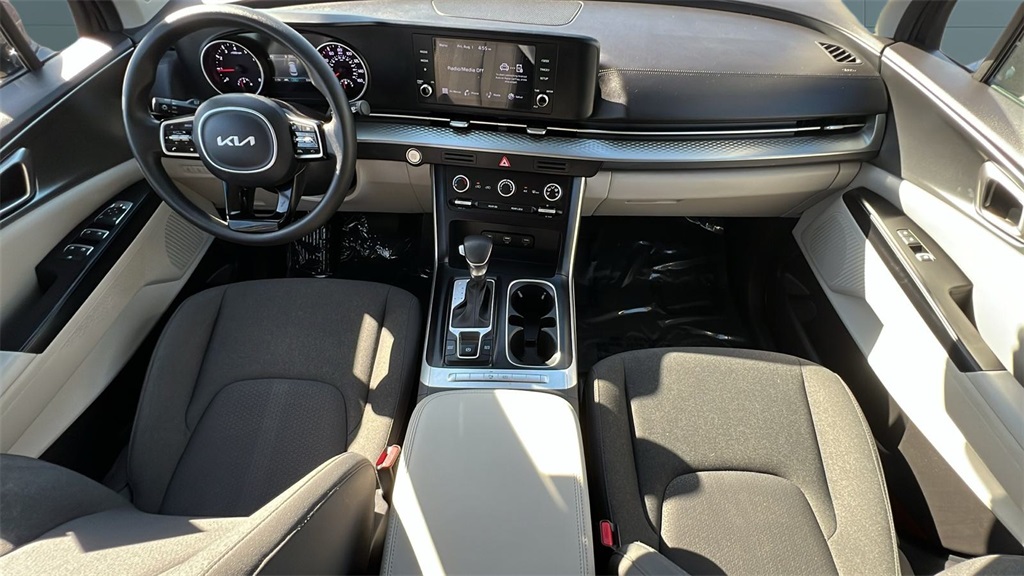 2023 Kia Carnival LX photo 6