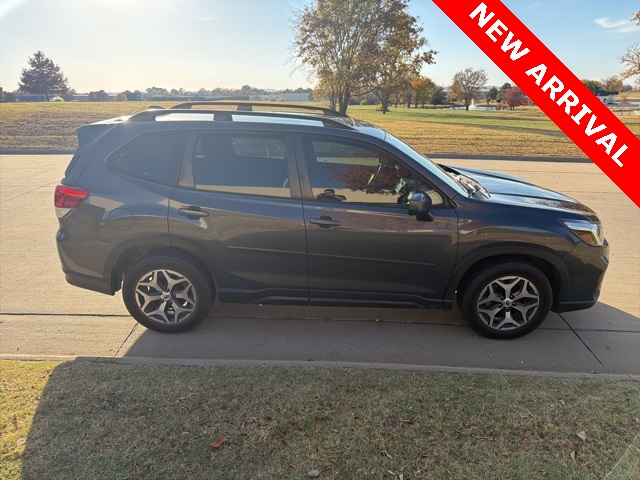 2020 Subaru Forester Premium photo 2