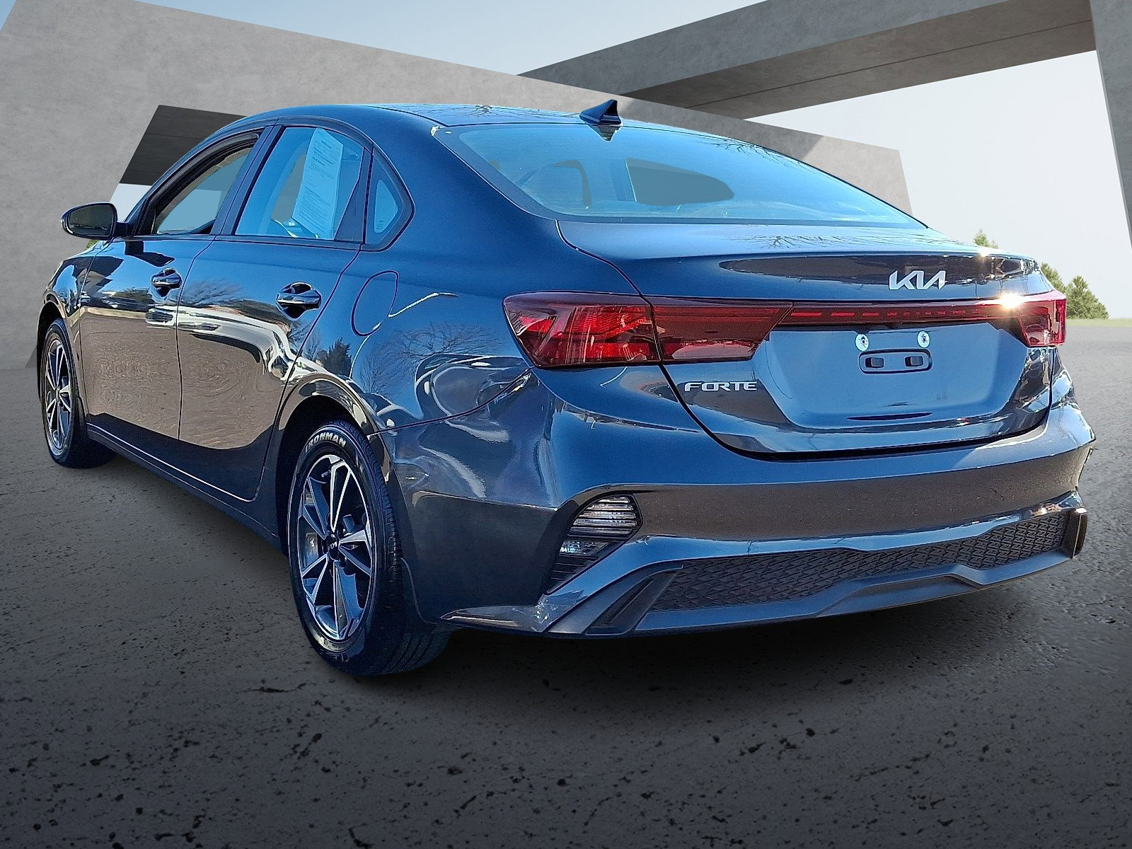 2023 Kia Forte LXS photo 3