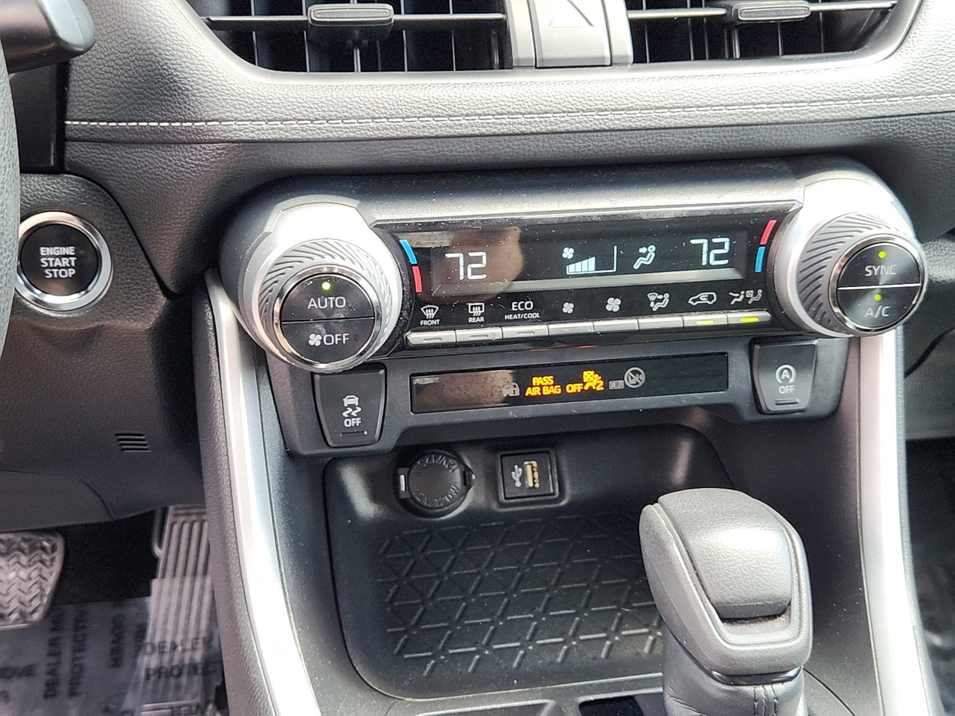 2023 Toyota RAV4 XLE photo 14