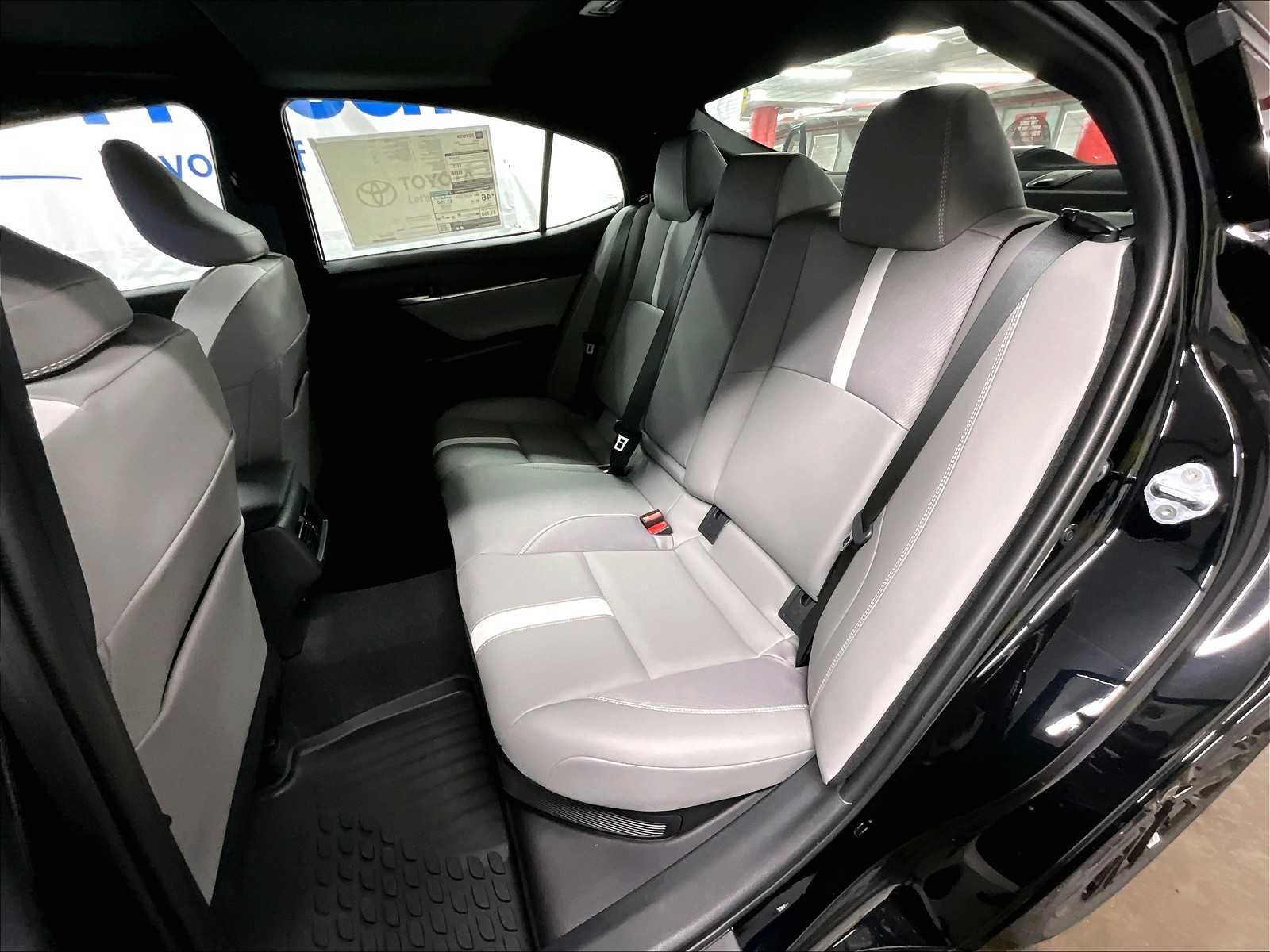 2025 Toyota Camry SE photo 14