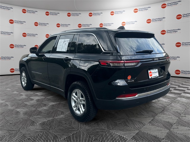 2022 Jeep Grand Cherokee Laredo photo 3