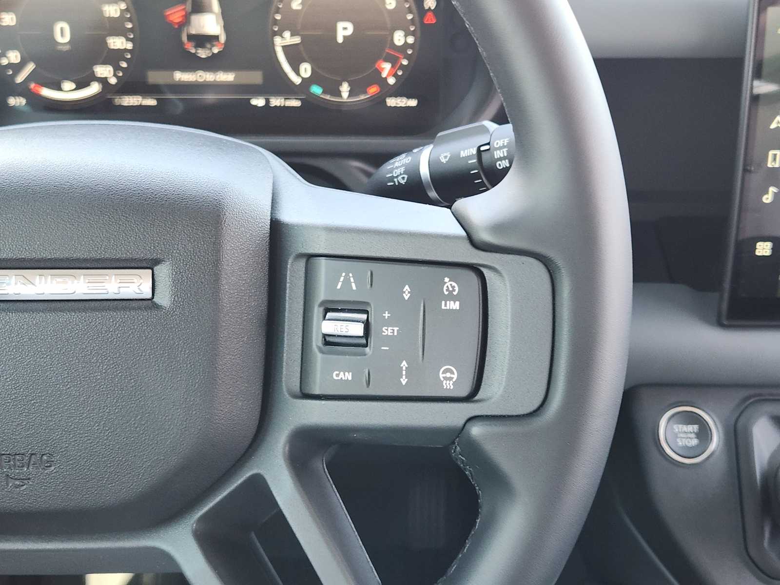 2025 Land Rover Defender 110 X-Dynamic SE photo 29