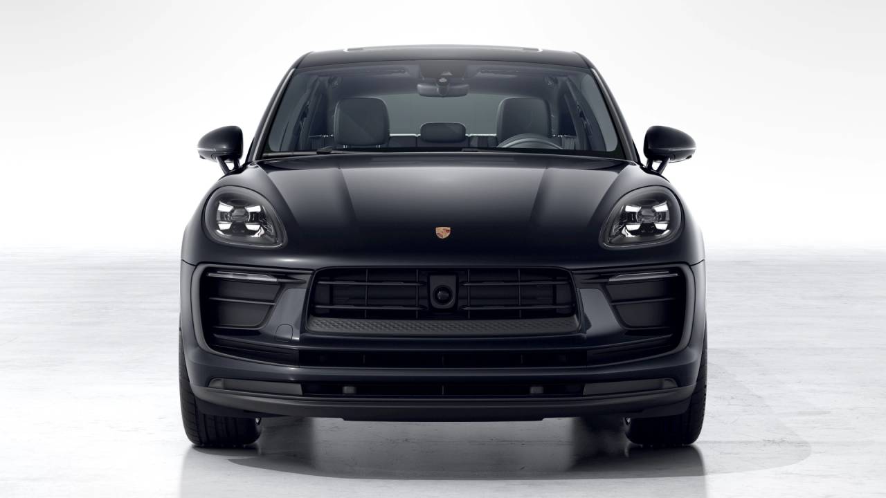 2026 Porsche Macan Base photo 2