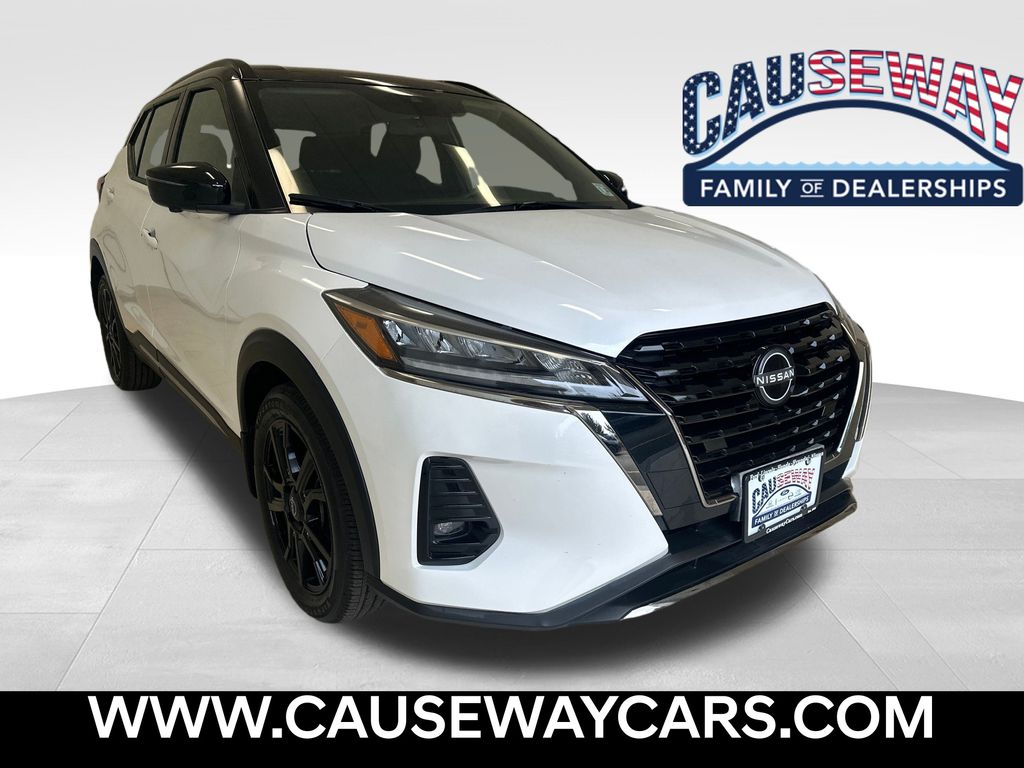 2023 Nissan Kicks SR's photo