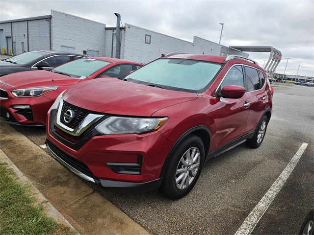 2017 Nissan Rogue SV photo 2