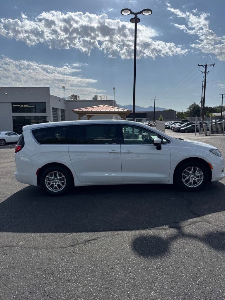 2023 Chrysler Voyager LX photo 12