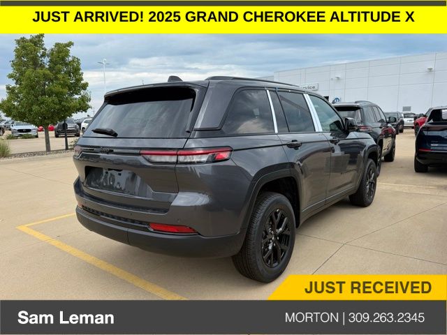 2025 Jeep Grand Cherokee Altitude X photo 2
