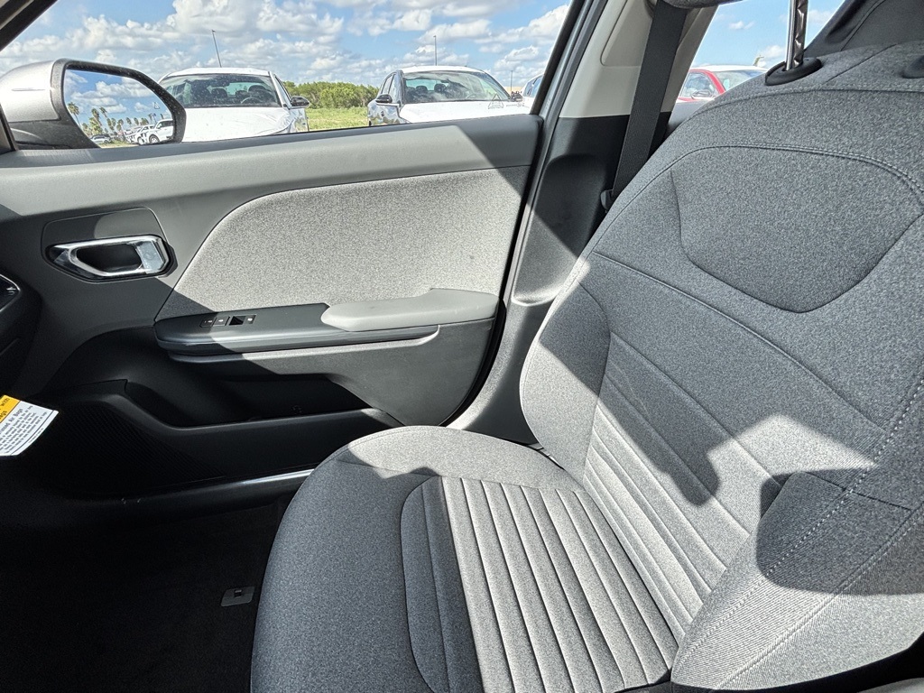 2025 Kia K4 EX photo 17