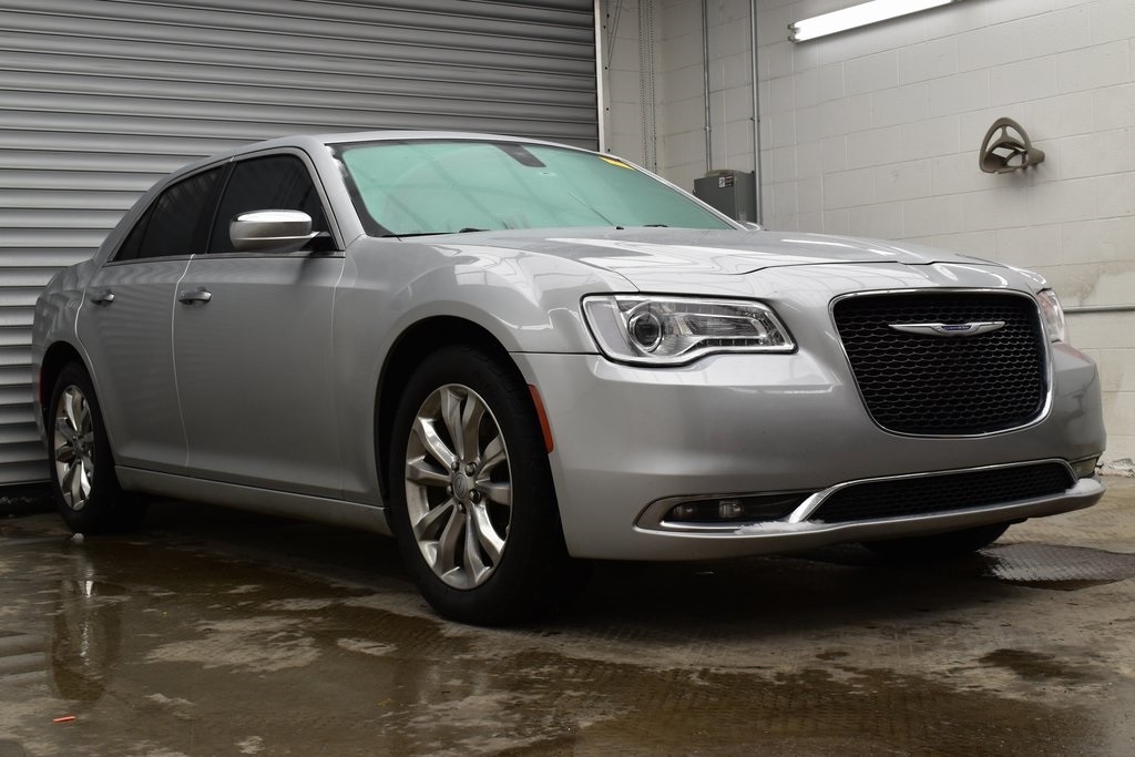 2020 Chrysler 300 Limited photo 3