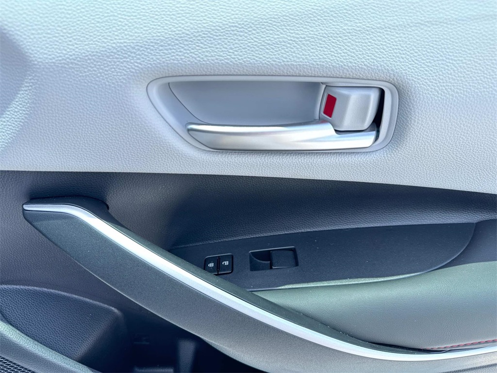 2025 Toyota Corolla SE photo 13
