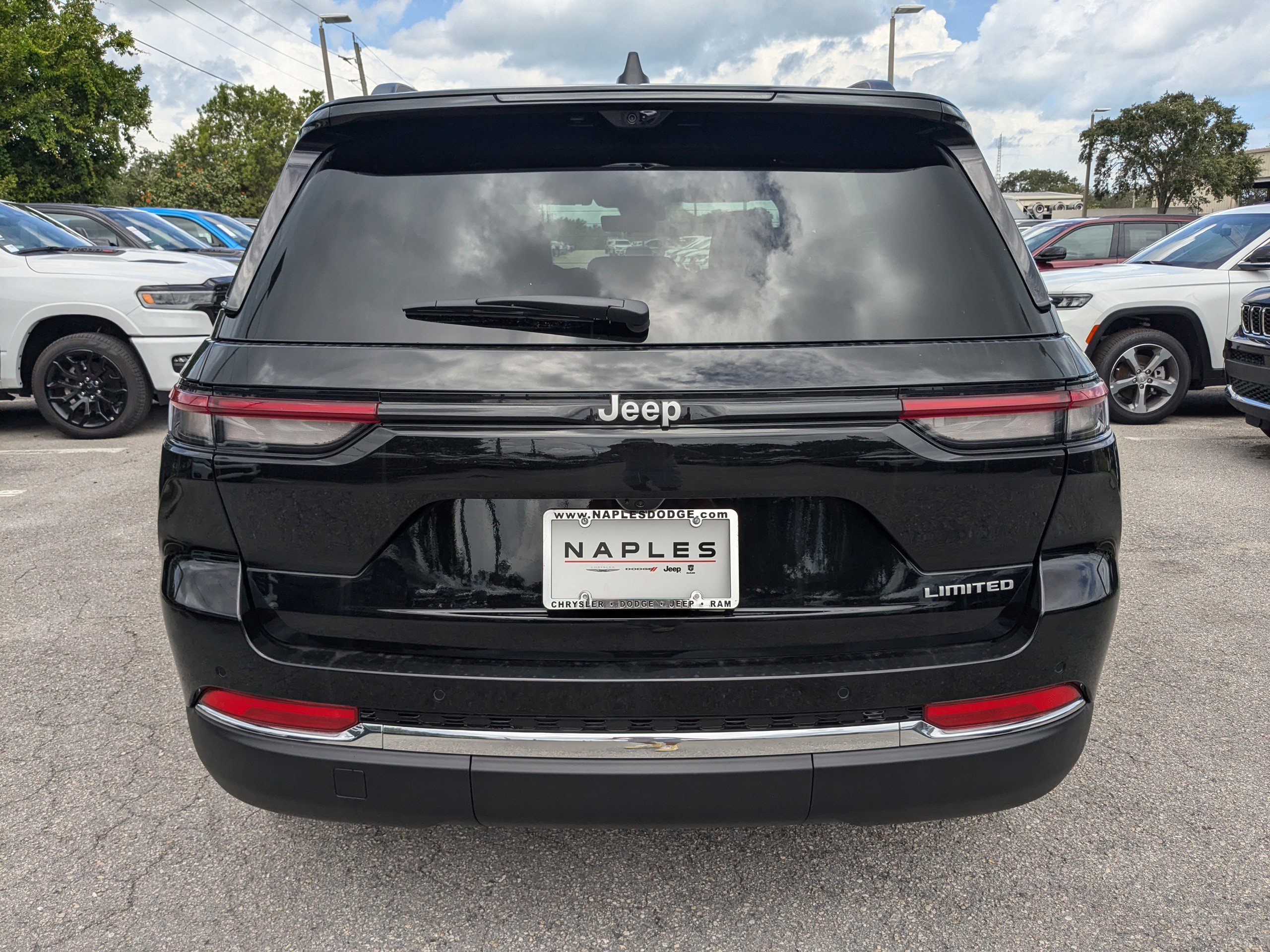 2025 Jeep Grand Cherokee Limited photo 2