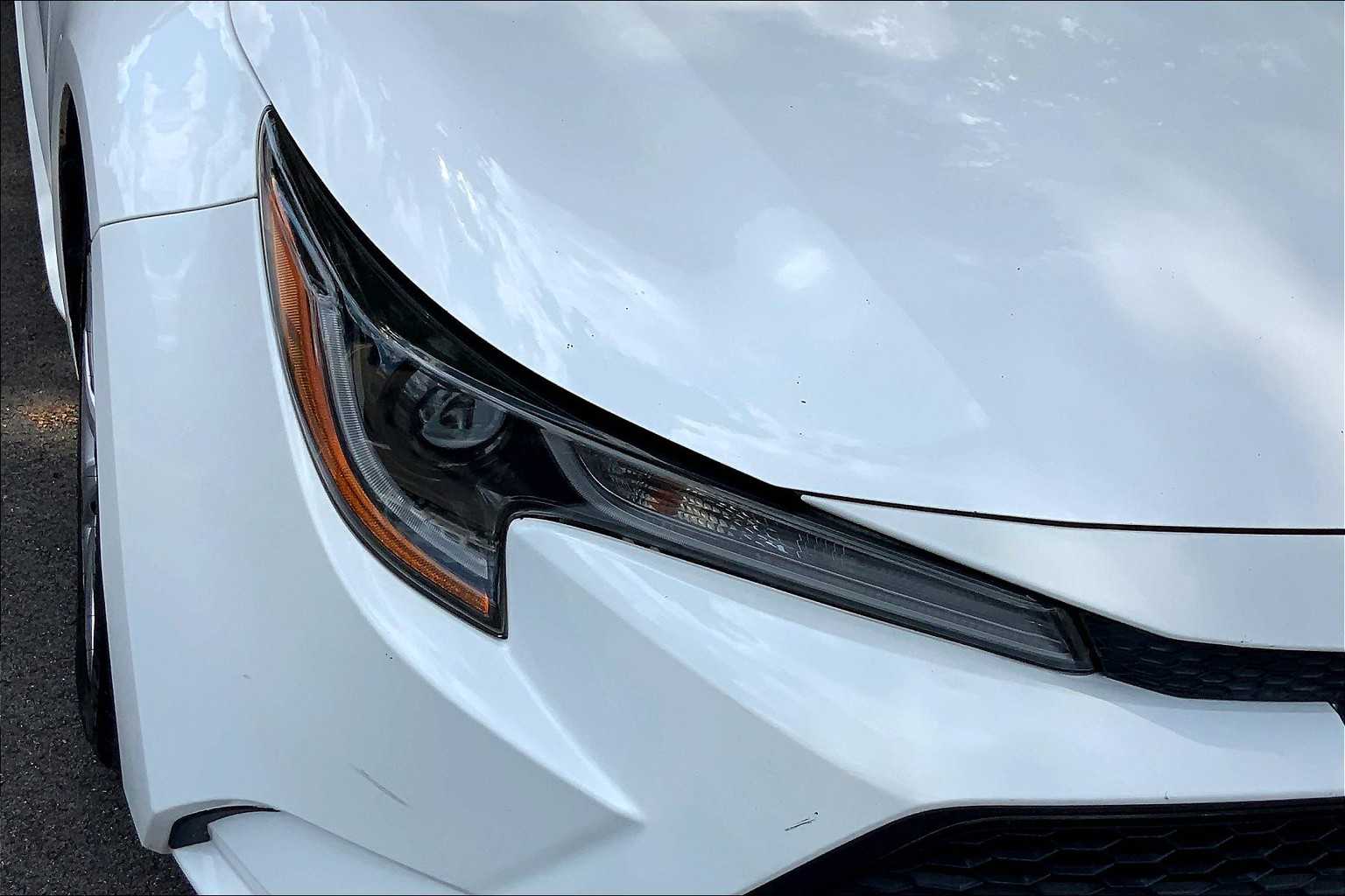 2021 Toyota Corolla LE photo 25