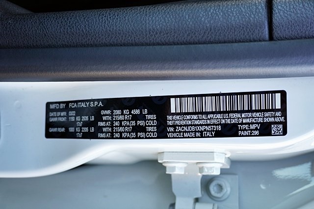 Used 2022 White Jeep Latitude image 32