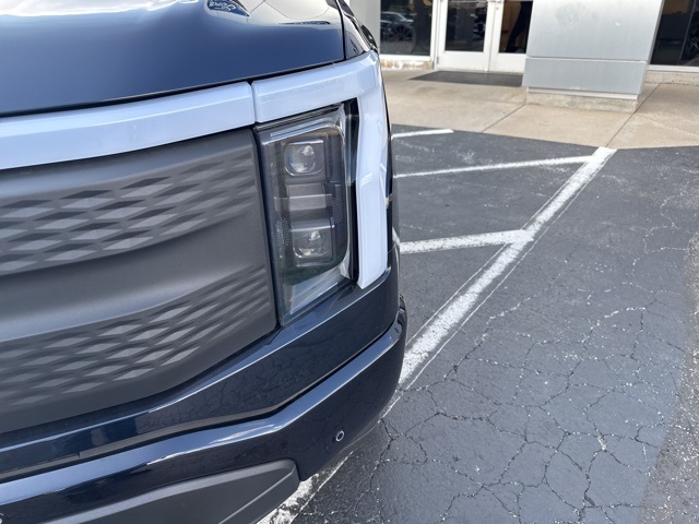2025 Ford F-150 Lightning photo 37
