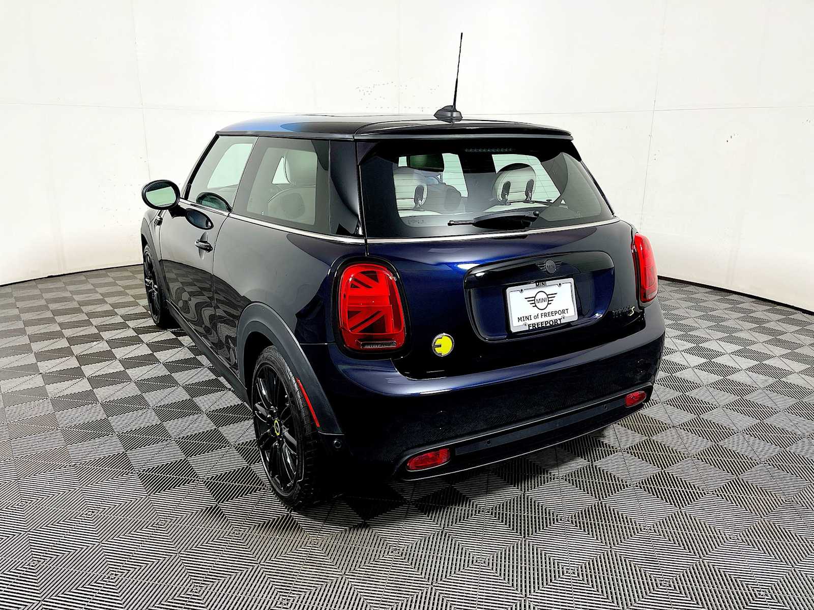 2024 Mini Cooper 2 Door Hardtop SE photo 3
