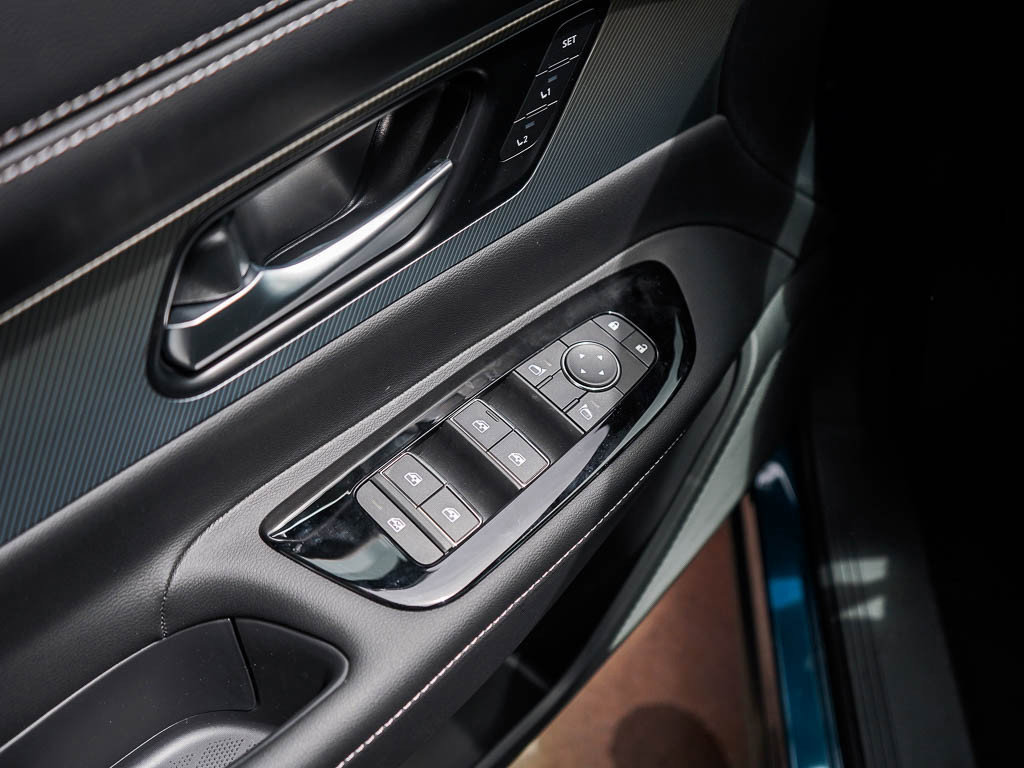 2025 Nissan Murano SL photo 18