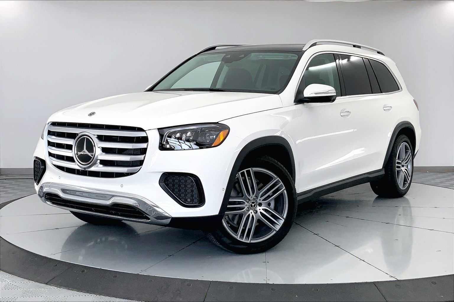 2025 Mercedes-Benz GLS Base's photo