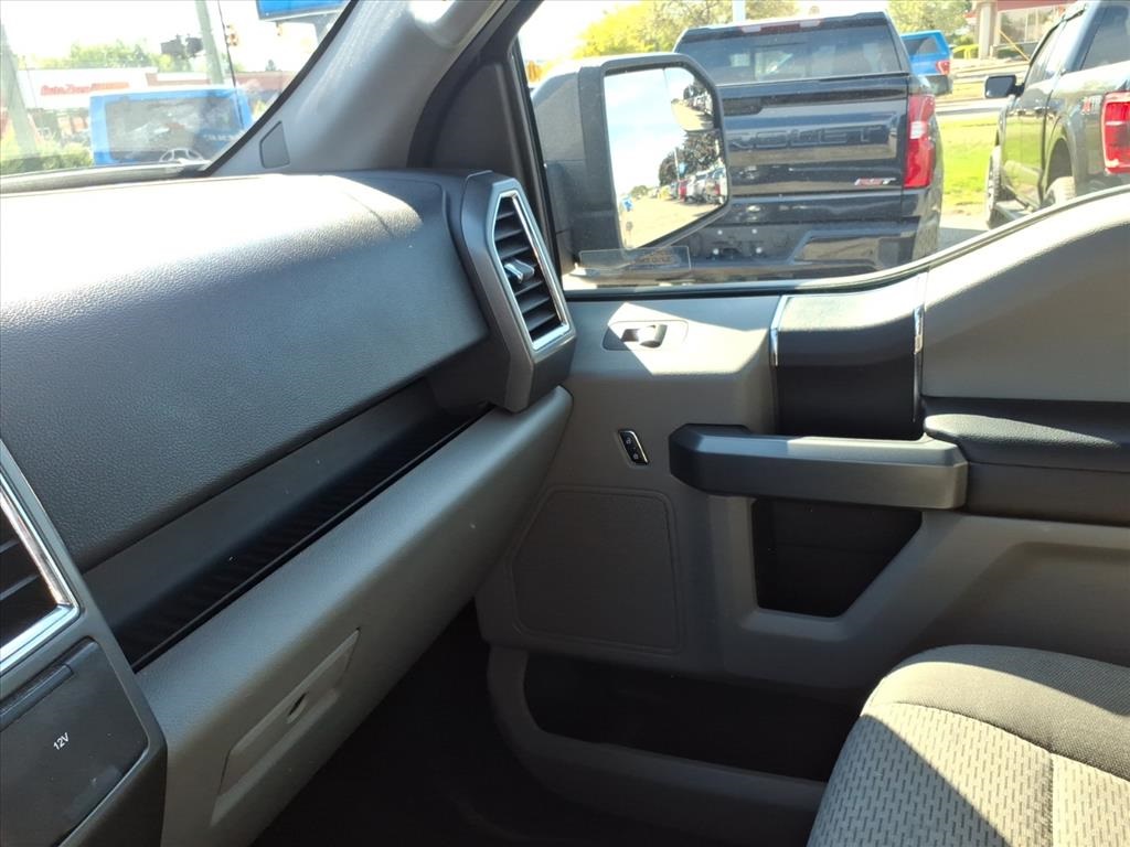 2015 Ford F-150 XLT photo 17