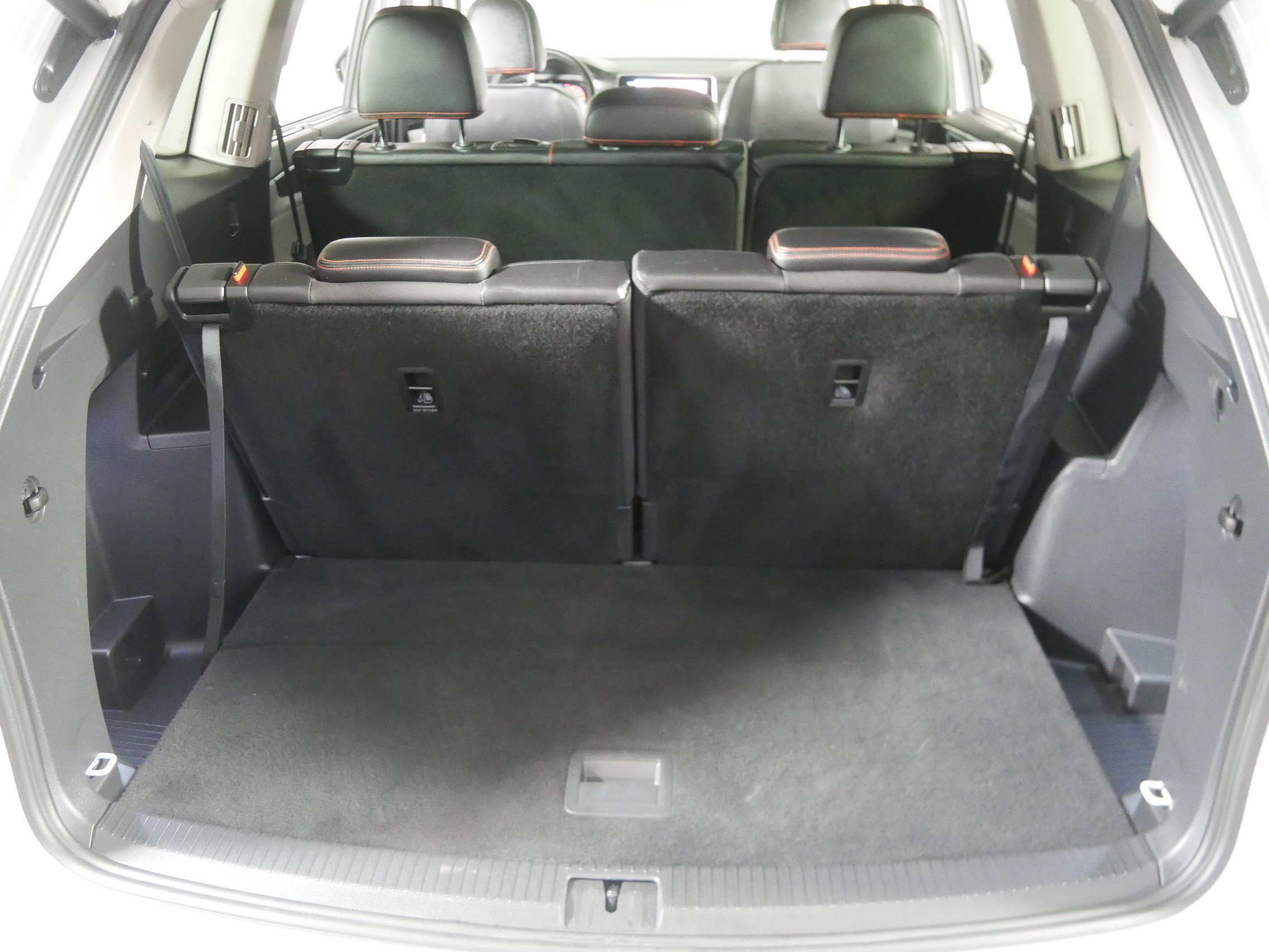 2024 Volkswagen Atlas Peak Edition SE Technology photo 18