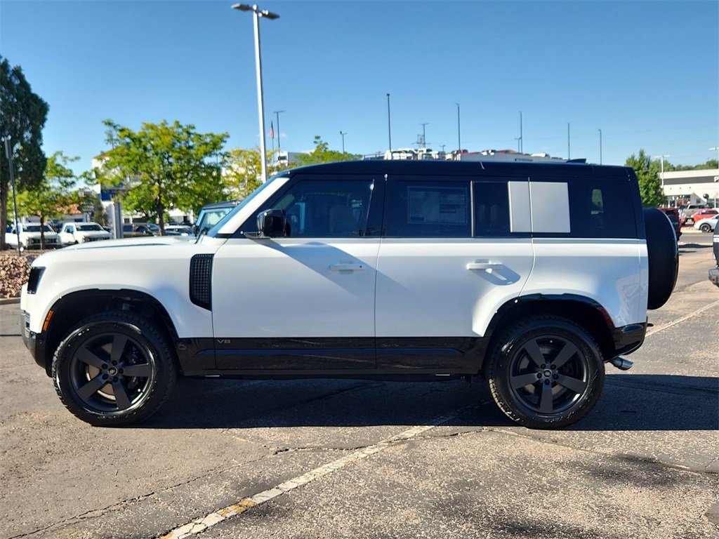 2025 Land Rover Defender 110 V8 photo 9