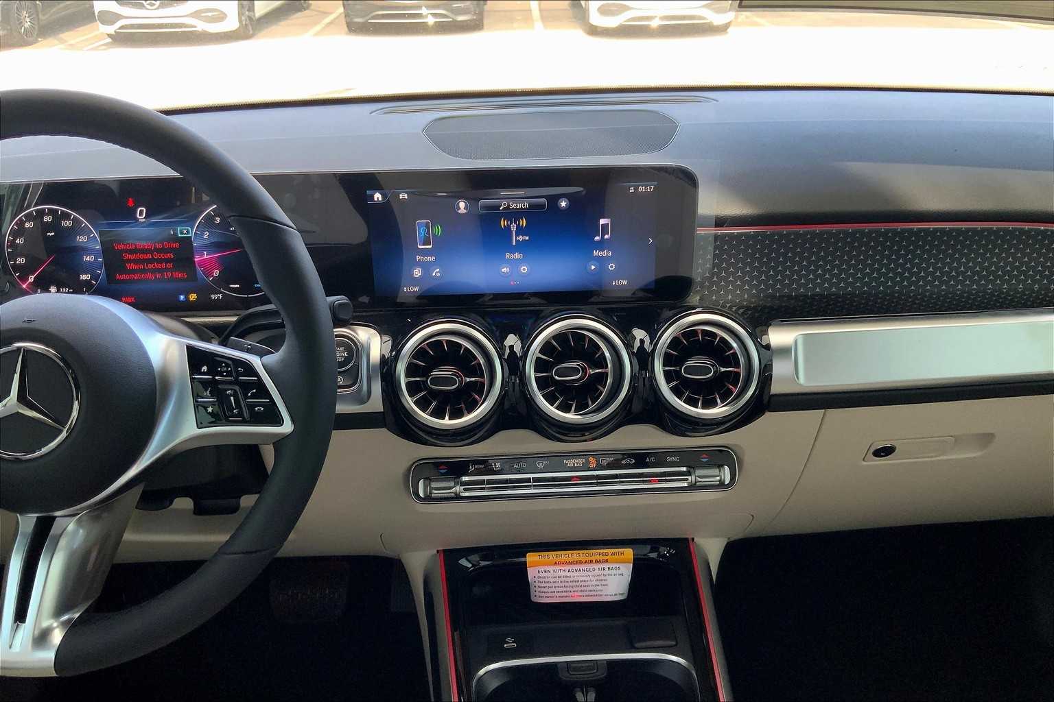 2025 Mercedes Benz GLB 250 photo 9