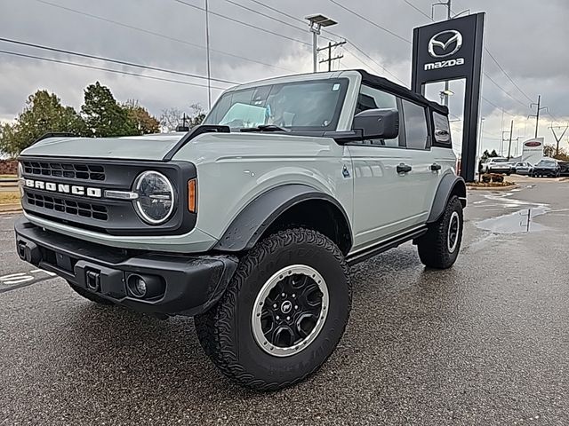 2022 Ford Bronco 4-Door Black Diamond's photo
