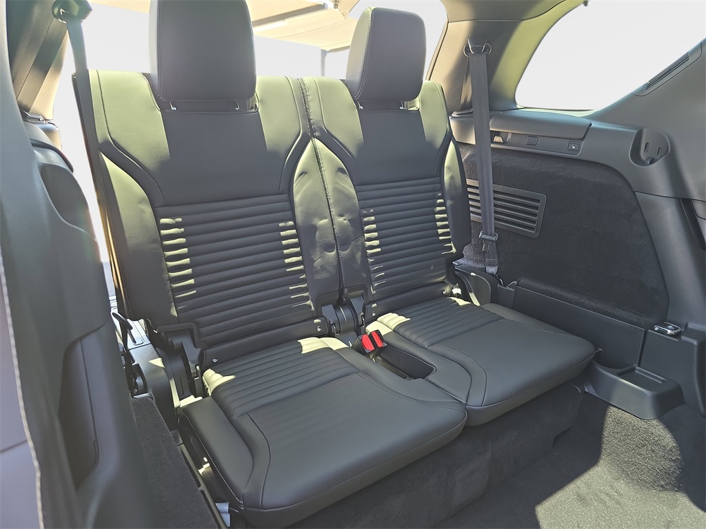 2025 Land Rover Discovery Metropolitan Edition photo 7