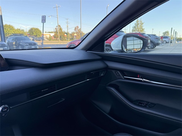 2025 Mazda Mazda3 2.5 s Preferred photo 4