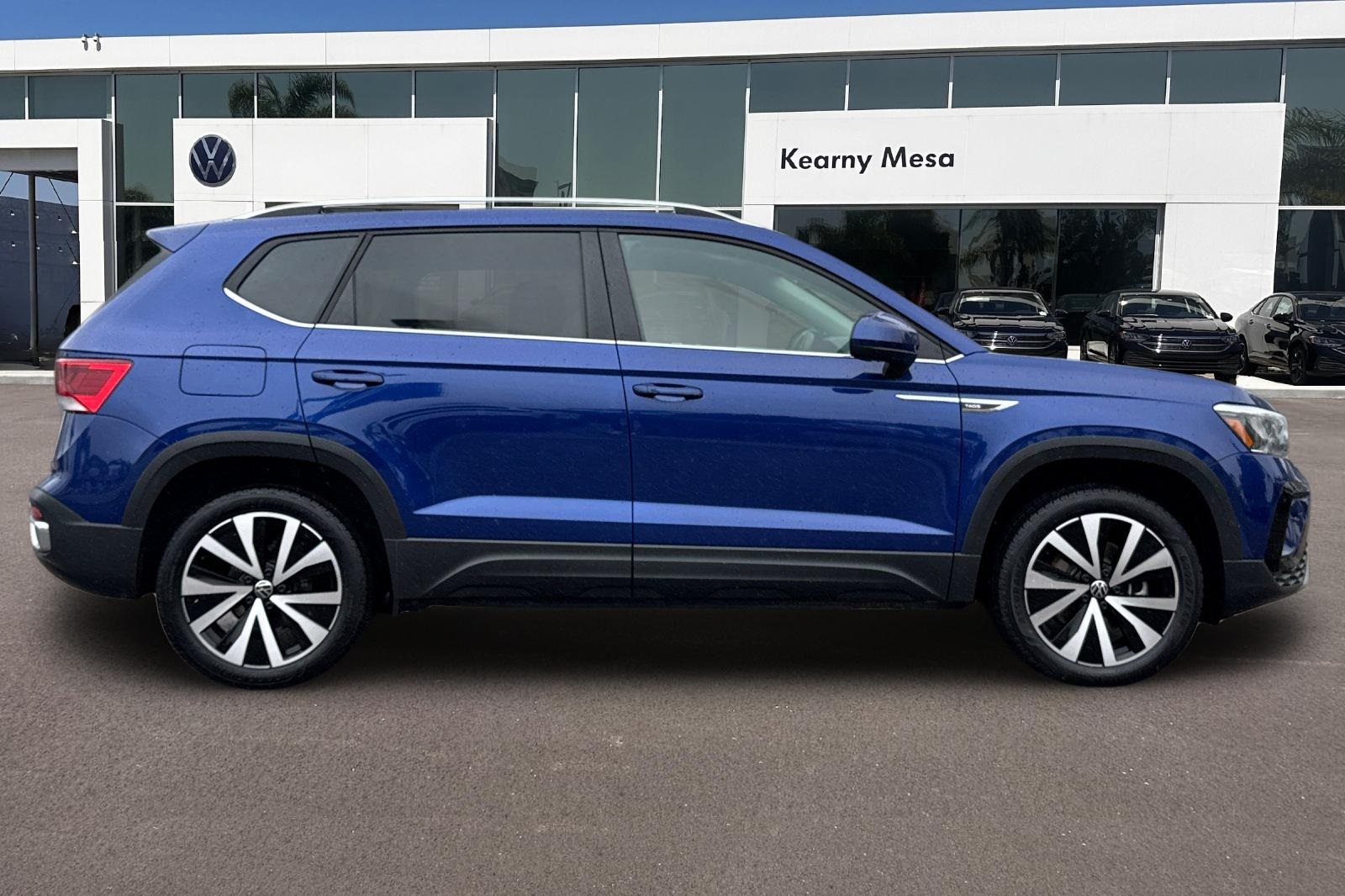 2024 Volkswagen Taos SE photo 3