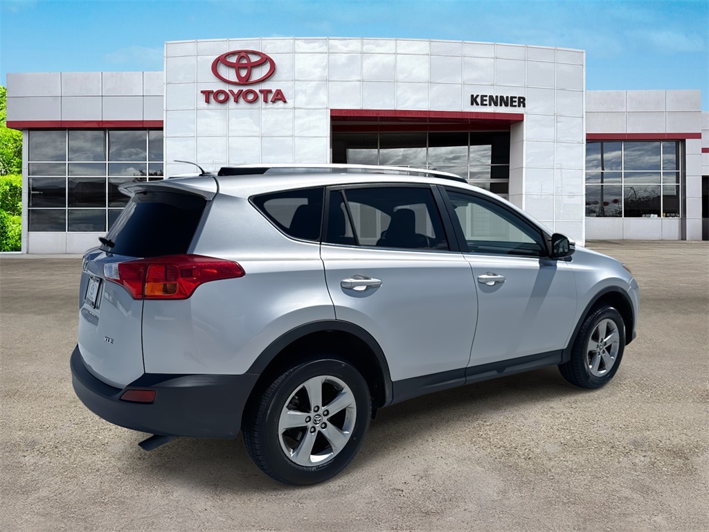 2015 Toyota RAV4 XLE photo 5