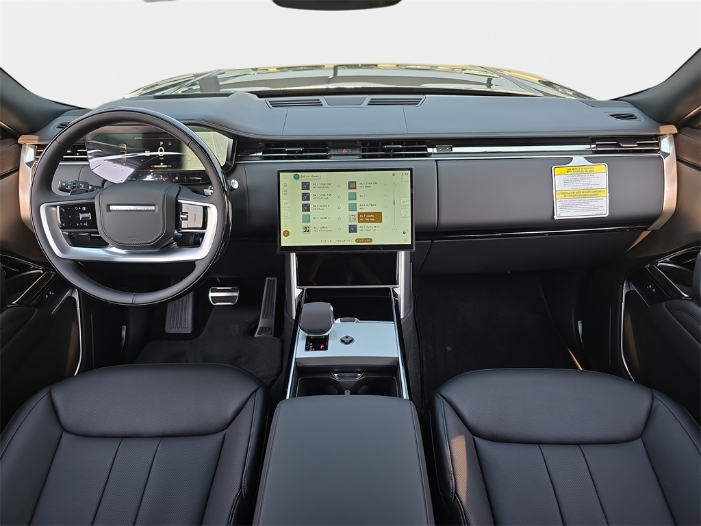 2025 Land Rover Range Rover SE photo 9