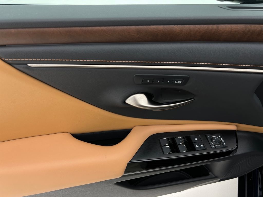 2023 Lexus ES 350 photo 24