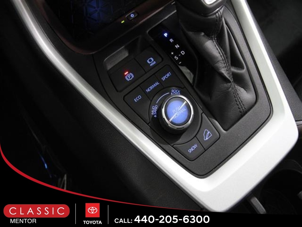 2022 Toyota RAV4 Limited photo 13