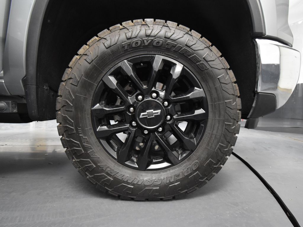 2025 Chevrolet Silverado 2500HD LT photo 12