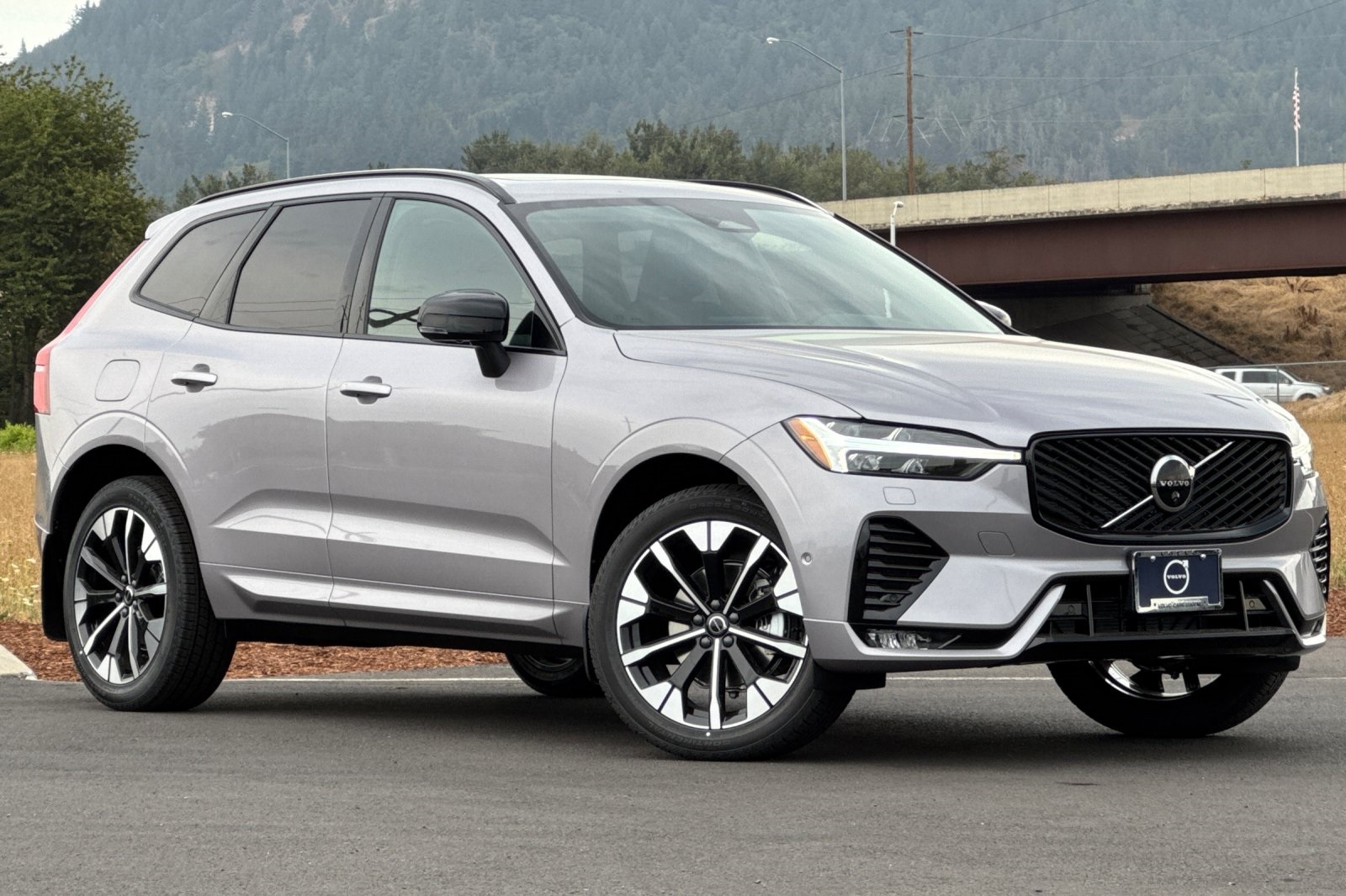 2026 Volvo XC60 Plus's photo