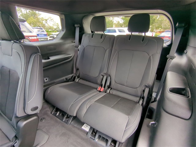2025 Jeep Grand Cherokee Laredo X photo 13