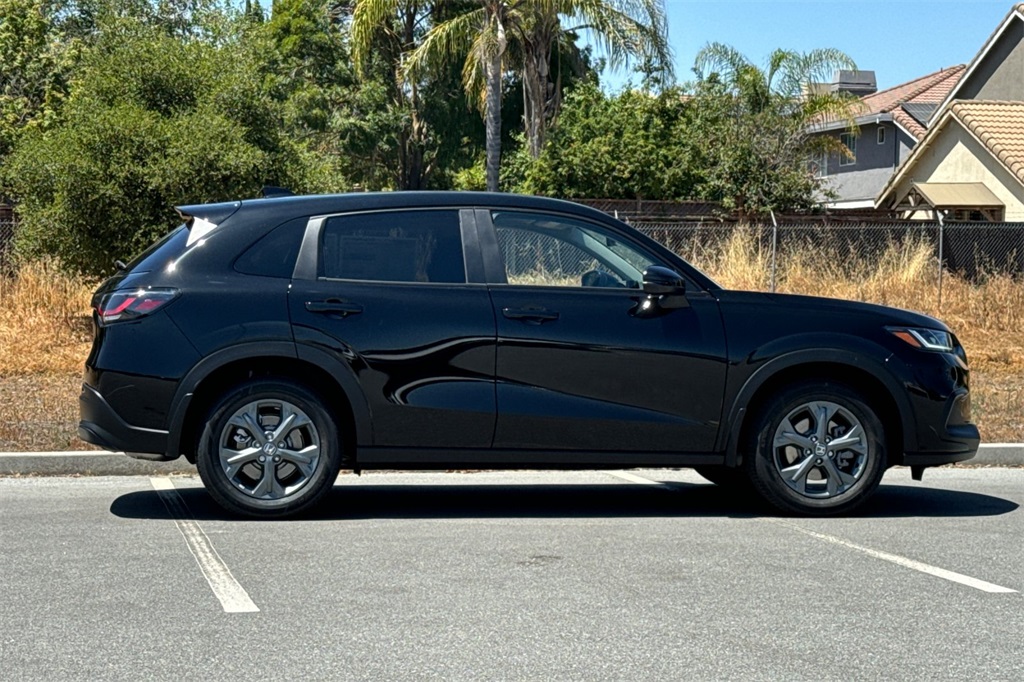 2026 Honda HR-V LX photo 2