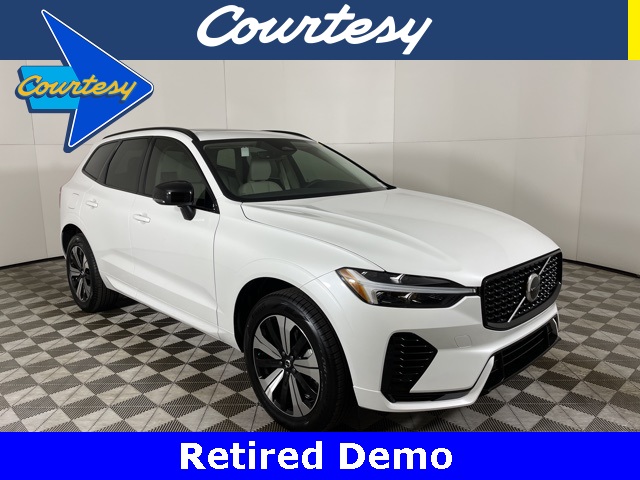 2025 Volvo XC60 Core's photo