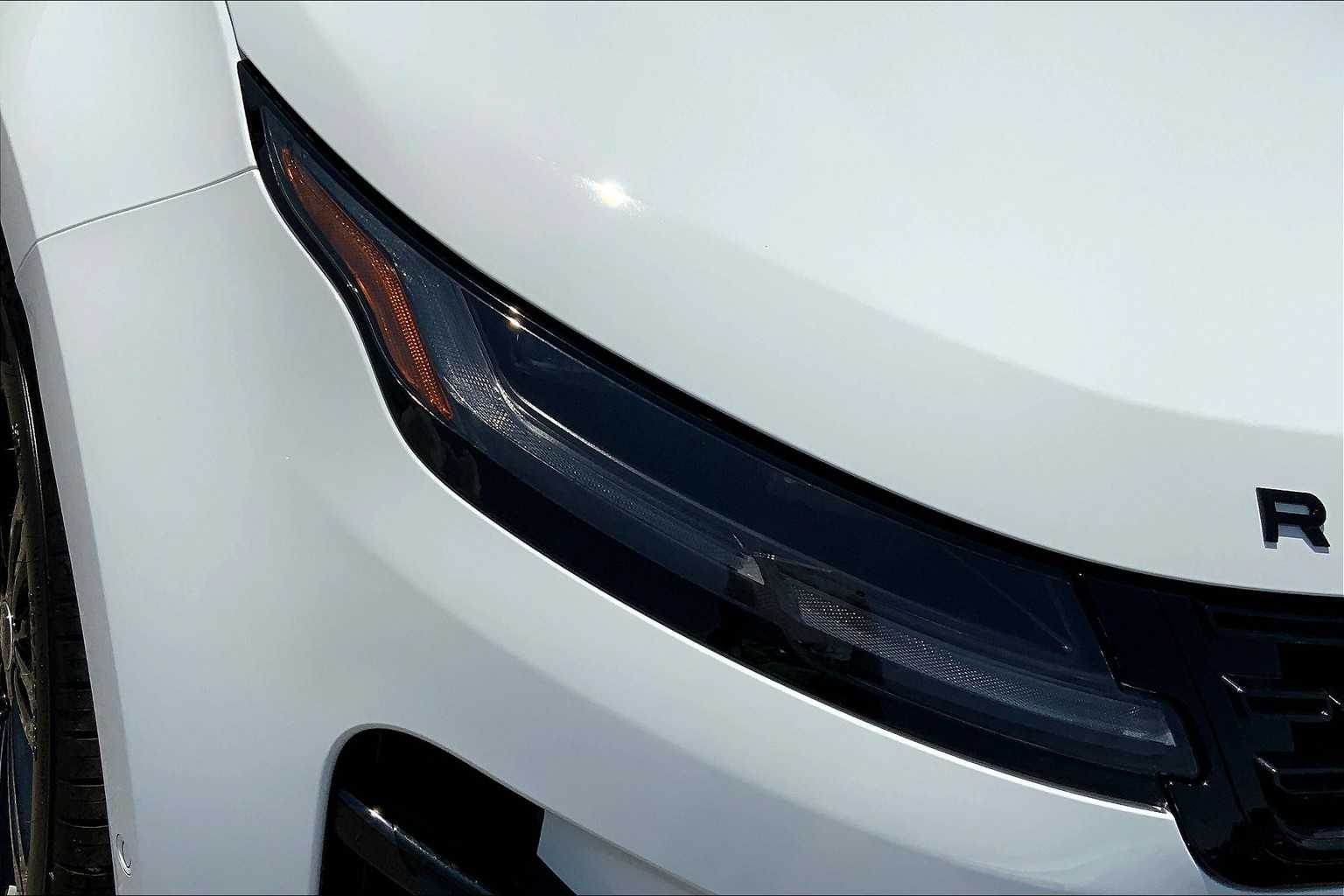 2026 Land Rover Range Rover Evoque Dynamic SE photo 12