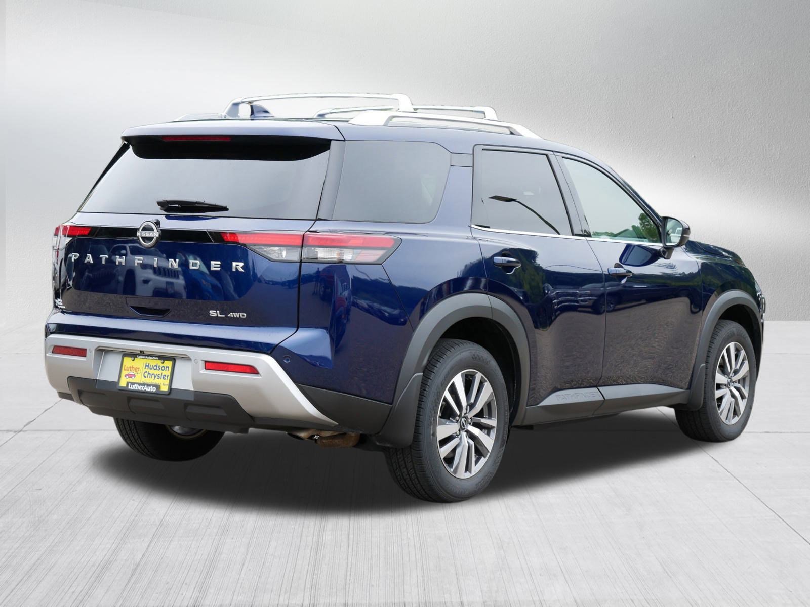 2024 Nissan Pathfinder SL photo 7