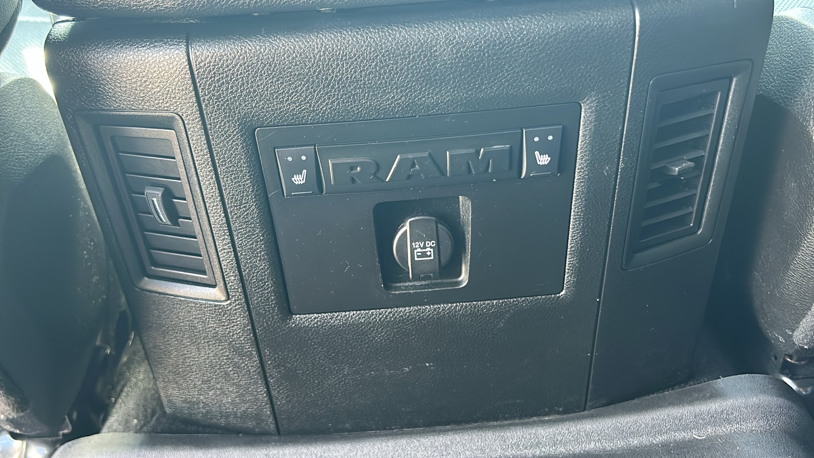 2018 Ram 2500 Laramie photo 14